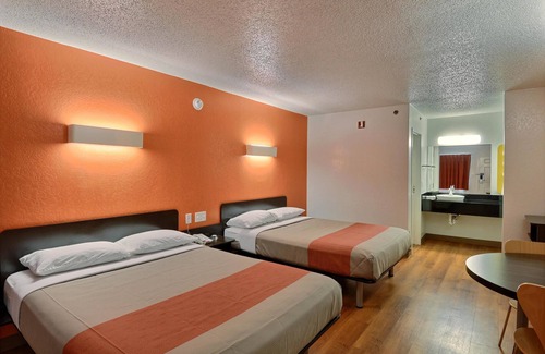 Tewksbury Hotel | Motel 6 Tewksbury, MA - Boston