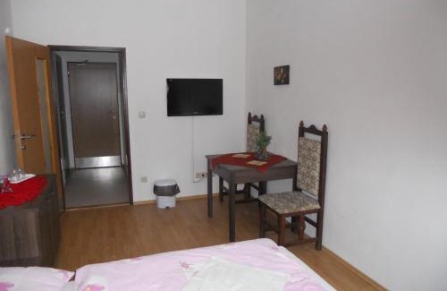 Kralova Hotel | Motel Madona