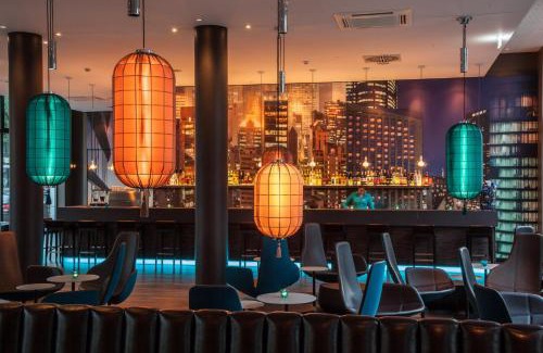 Stadtmitte Hotel | Motel One Düsseldorf Hauptbahnhof