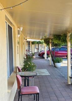 Binalong Hotel | MOTEL ROYAL TARA