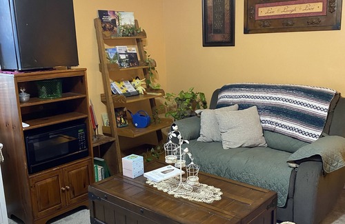 Mountain Home Apartamento | Mother in laws quarters. Quiet neighborhood . Close to two lakes and 3 rivers