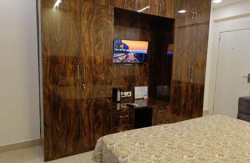 New Delhi Casa | Moti Nagar, DLF Capital Greens