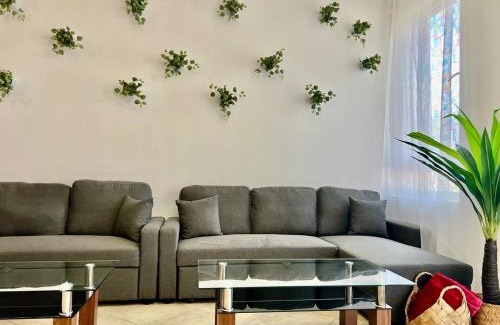 Motor City Apartamento | Motor City Shakespeare Circus