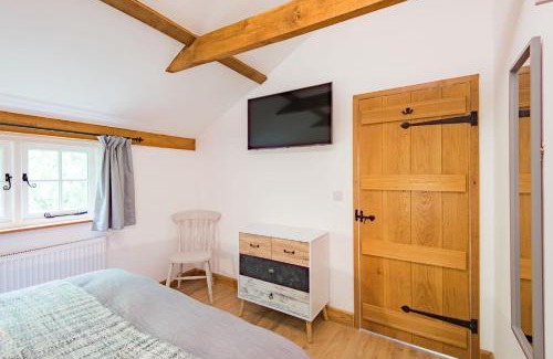 Ewhurst Green Casa | Motor House Loft by Bloom Stays