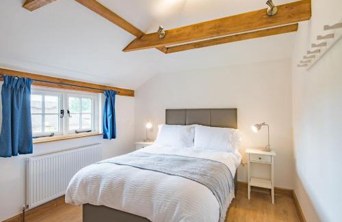 Ewhurst Green Casa | Motor House Loft by Bloom Stays
