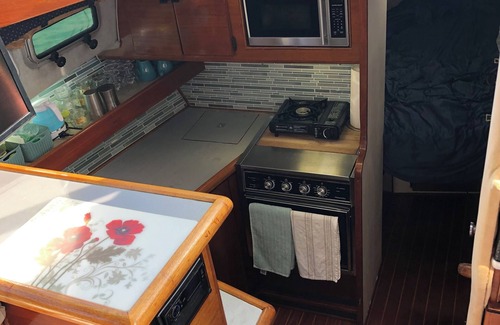 George Town Alquiler De Eote | Motor yacht + Dinghy to explore