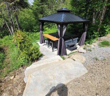 Petite-Riviere-Saint-Francois Casa | Mountain Spa & Pool table - Maison des Erables