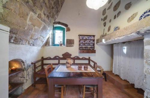 Monopari Casa | Moundros 1620 Venetian Residence