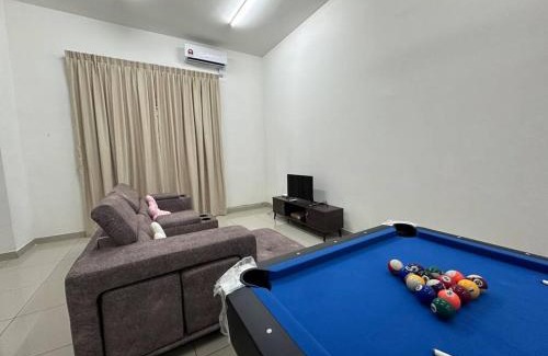 Taman Mount Austin Casa | Mount austin 18 pax AR50 pool