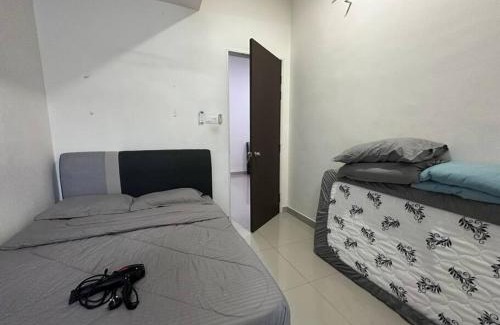 Taman Mount Austin Casa | Mount austin 18 pax AR50 pool