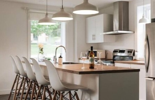 Saint-Leonard-de-Portneuf Casa | Scenic Mountain Views with Hot tub and Trails