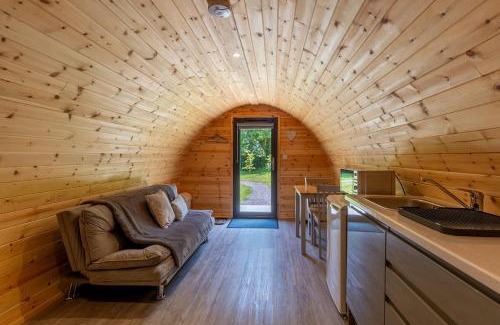 Banteer Otro | Mount Hillary Holiday Pods