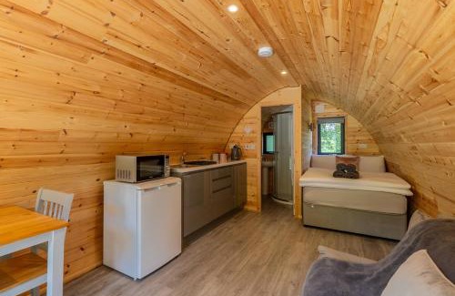 Banteer Otro | Mount Hillary Holiday Pods