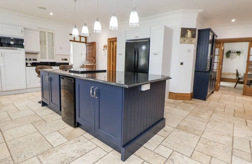 Meliden Cabaña | MOUNT HOUSE, family friendly, character holiday cottage in Dyserth