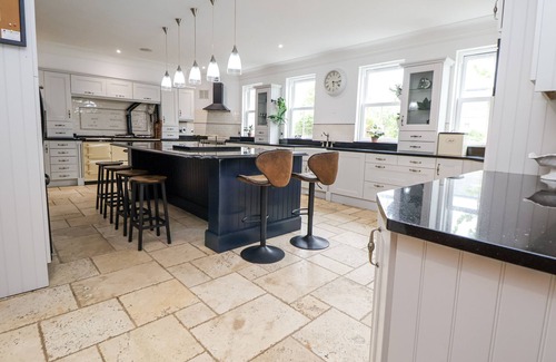 Meliden Cabaña | MOUNT HOUSE, family friendly, character holiday cottage in Dyserth