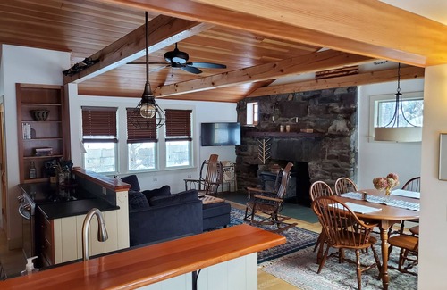 Underhill Center Casa | Mount Mansfield Cottage Cozy 3 Bedroom near Smugglers Notch
