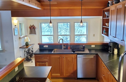 Underhill Center Casa | Mount Mansfield Cottage Cozy 3 Bedroom near Smugglers Notch