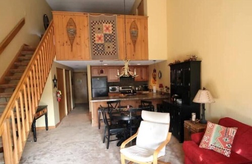West Dover Casa | MOUNT SNOW CHALET/LOFT CONDO