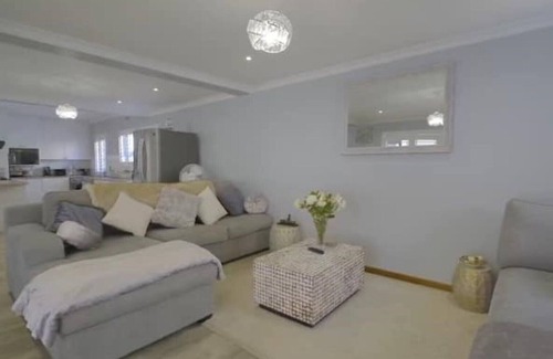 Constantia Casa | Mount View. Luxury 3 bed villa with pool