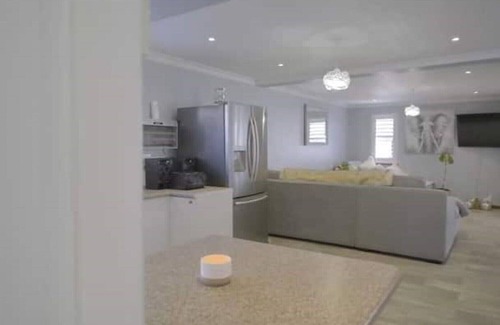 Constantia Casa | Mount View. Luxury 3 bed villa with pool