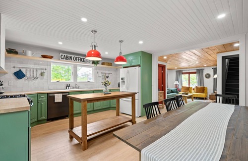 Lincoln Casa | Mount Washington Luxury Relaxation Getaway at the PemiCabins!