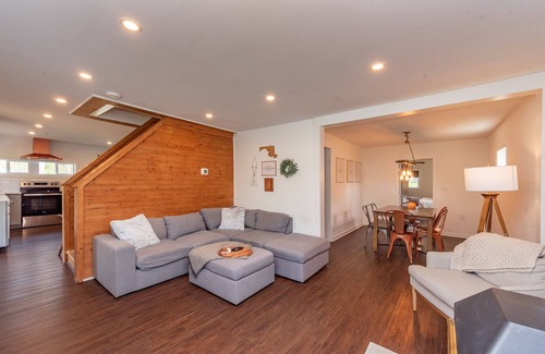 Swanton Casa | New! Ballers' Bungalow: Lake Area, Hot Tub, Fire Pit!