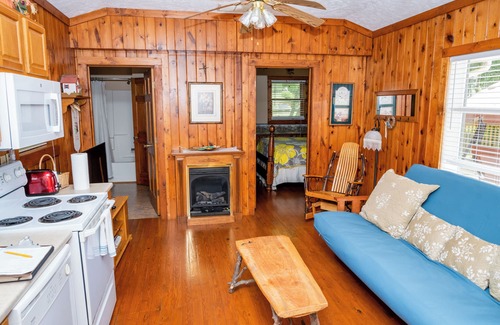 Clayton Hotel | Mountain Aire Cottages & Inn