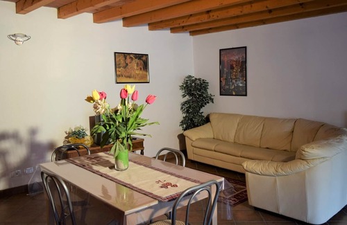 Bossico Casa | Mountain and Iseo Lake, among alleys and wooden loggias