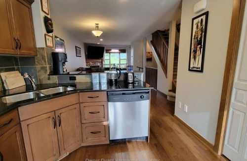 East Kootenay Casa | Mountain and Lake Get Away for the Family