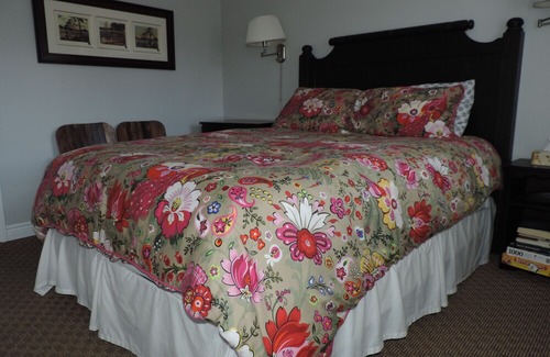 Craigleith Condominio | Mountain and Pond-side, one bedroom, pet friendly