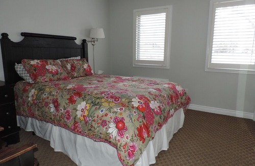 Craigleith Condominio | Mountain and Pond-side, one bedroom, pet friendly