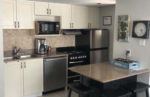 Craigleith Condominio | Mountain and Pond-side, one bedroom, pet friendly