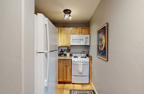 Eagle Apartamento | Mountain apartment close to adventure, with shared fire pit, gym, and BBQ