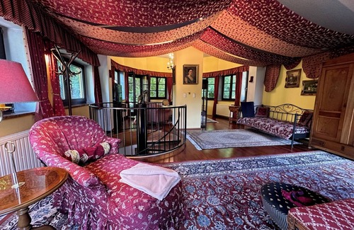 Altmuenster Apartamento | Mountain View penthouse suite with wooden cabin/sauna/Netflix