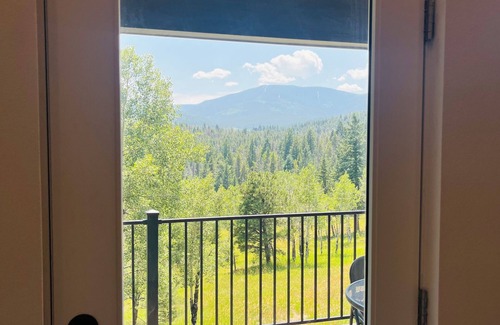 Hangen Ranch And M and B Casa | Mountain Barn Retreat in Evergreen