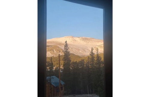 Valley of the Sun Cabina | Mountain base camp, 2 bedroom, wood stove amazing views, Middle of everything