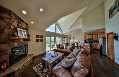 Tabernash Casa | Mountain Bliss | 3 BR Retreat W/Views + Hot Tub