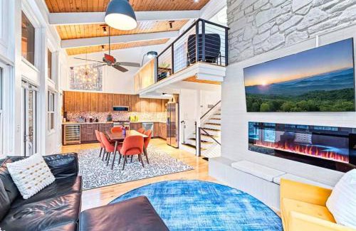 Waynesville Casa | Mountain Bliss: 4BR ,Hot Tub, Views, Games!