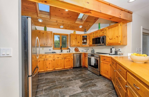 Jewett Casa | Mountain Blue Vista: Luxury Retreat near Ski Resorts with Hot Tub, Firepit, Pond