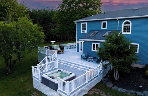 Jewett Casa | Mountain Blue Vista: Luxury Retreat near Ski Resorts with Hot Tub, Firepit, Pond