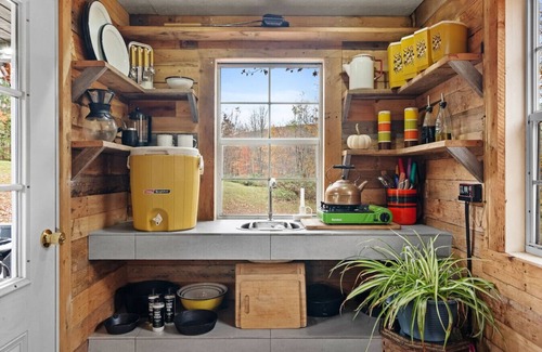 Bovina Center Apartamento | Off-Grid Tiny Cabin with Cozy Vintage Charm