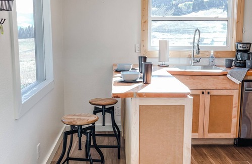 Creede Casa | Mountain bungalow as seen on Hgtv's Building Roots