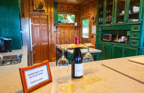 Ferguson Cabina | Mountain Home con 180 vistas, bañera de hidromasaje, mesa de billar / ping pong, cerca de Boone
