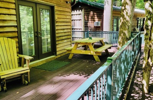 Elkins Cabina | Mountain Cabin 2 with Hot Tub and Sauna