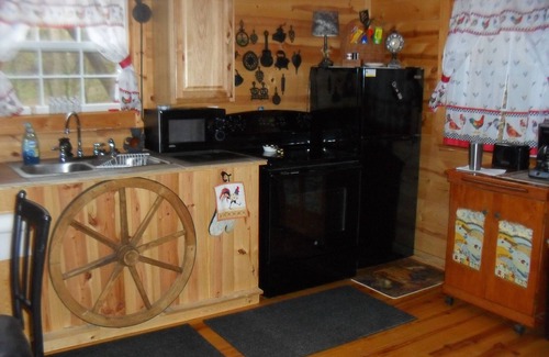 Hiawassee Cabina | Cabaña de montaña, Hiawassee Ga 2 Bdr, 2 Ba, w / Loft, Trout Strm, App Trail, caídas