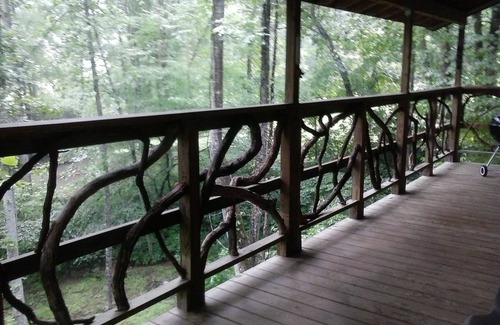 Hiawassee Cabina | Cabaña de montaña, Hiawassee Ga 2 Bdr, 2 Ba, w / Loft, Trout Strm, App Trail, caídas