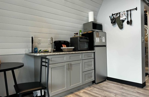 Bakersville Cabina | Mountain Cabin, Hot tub, Pet friendly, campfire, views, Ocean Blue