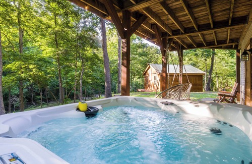 Wardensville Cabina | Mountain Cabin - Hot Tub, Creek, Hiking & Fire Pit
