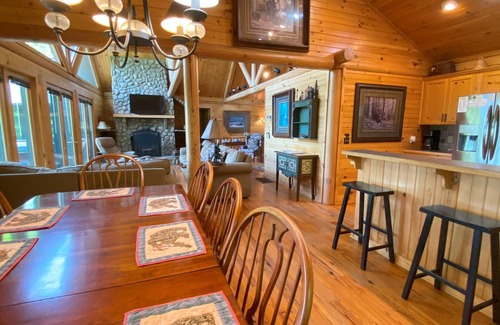 Ferguson Cabina | Negro Bear Lodge: 3 dormitorios / 2. 5 BA acepta mascotas de $ 75 en Ferguson, capacidad para 6