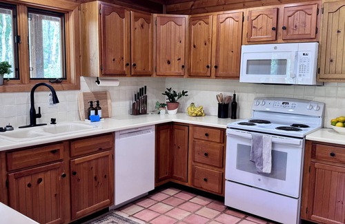 Cuchara Cabina | Mountain Cabin w/360° Views, Hot Tub, Pet-Friendly, Trails, Fireplace, Sleeps 16